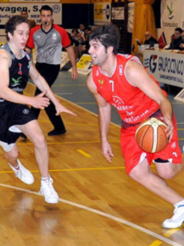El Alerta Cantabria ya comanda en solitario la Adecco LEB Bronce