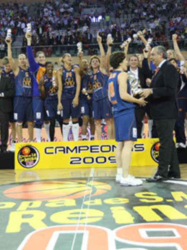 El Ciudad Ros Casares, campeón de la Copa de la Reina 2009 al superar por 65-60 al EBE Ibiza PDV