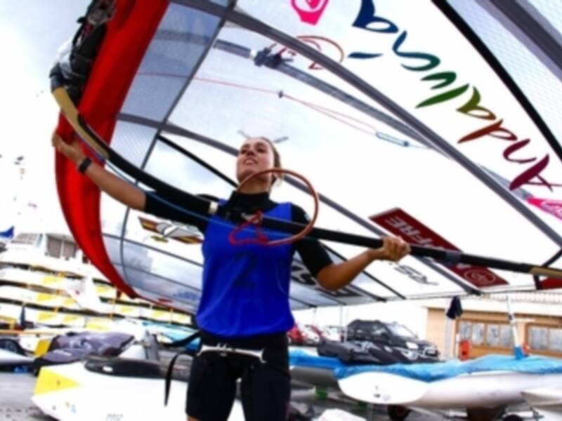 Blanca Manchón apunta a la victoria absoluta en la bahía de Palma