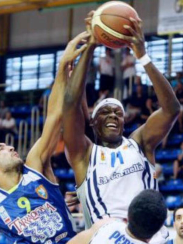 Dedovic completa un fin de semana espectacular ascendiendo al WTC Cornellá a Adecco LEB Oro
