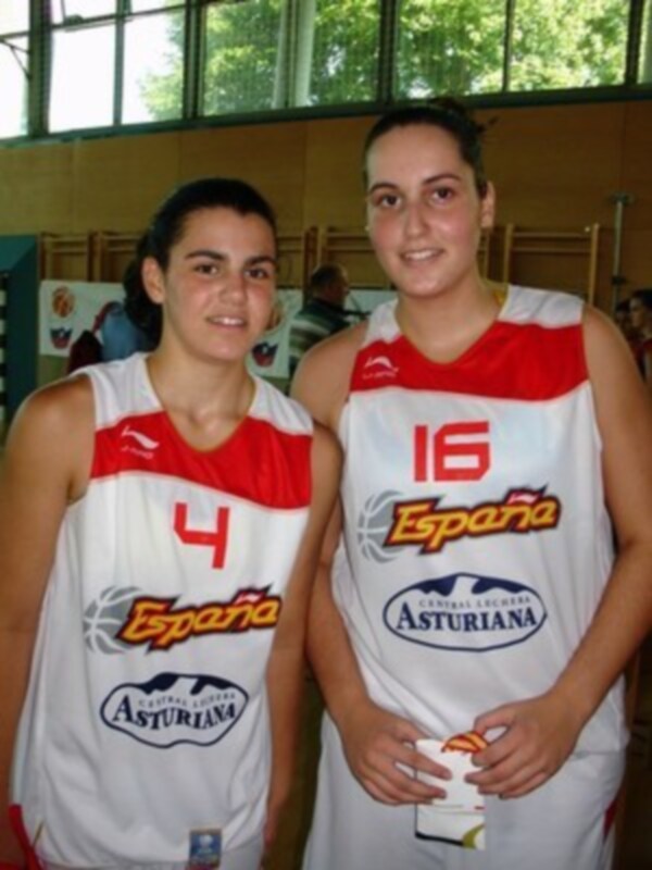 Leticia y Zenaida continúan su marcha triunfal con España U14