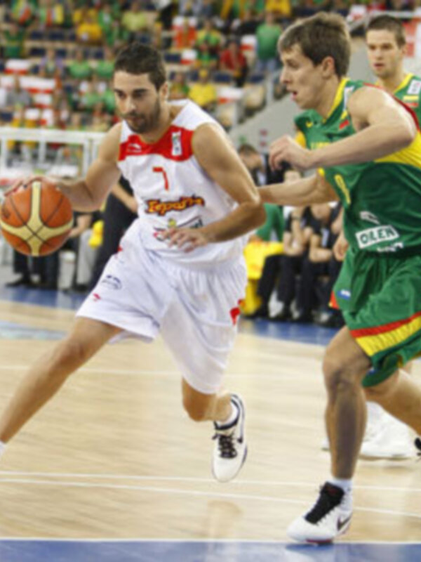 La Selección recupera su mejor tono y gana con autoridad a Lituania su primera 'final' (84-70)