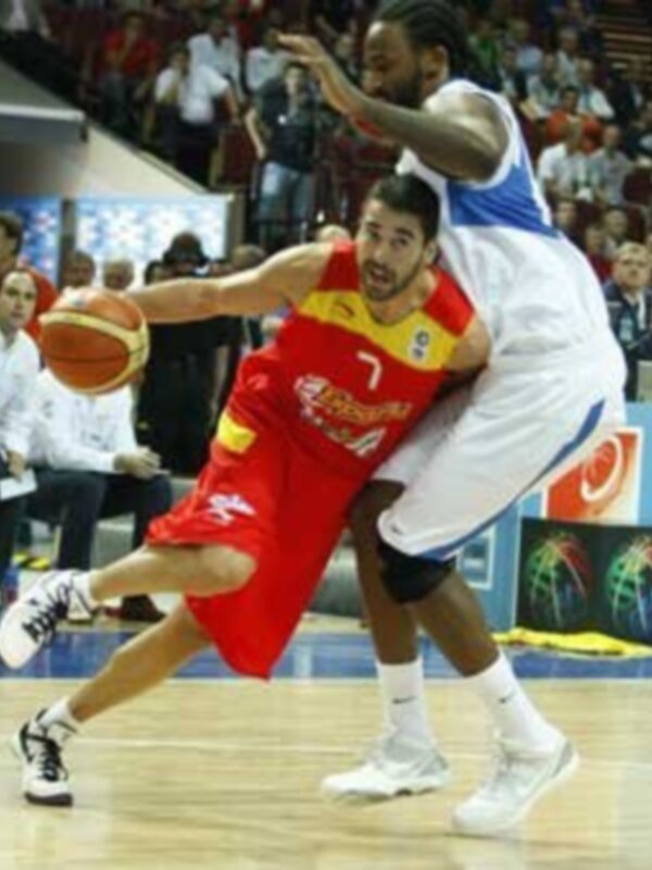 86-66: España barre a Francia y se mete en semifinales a lo grande