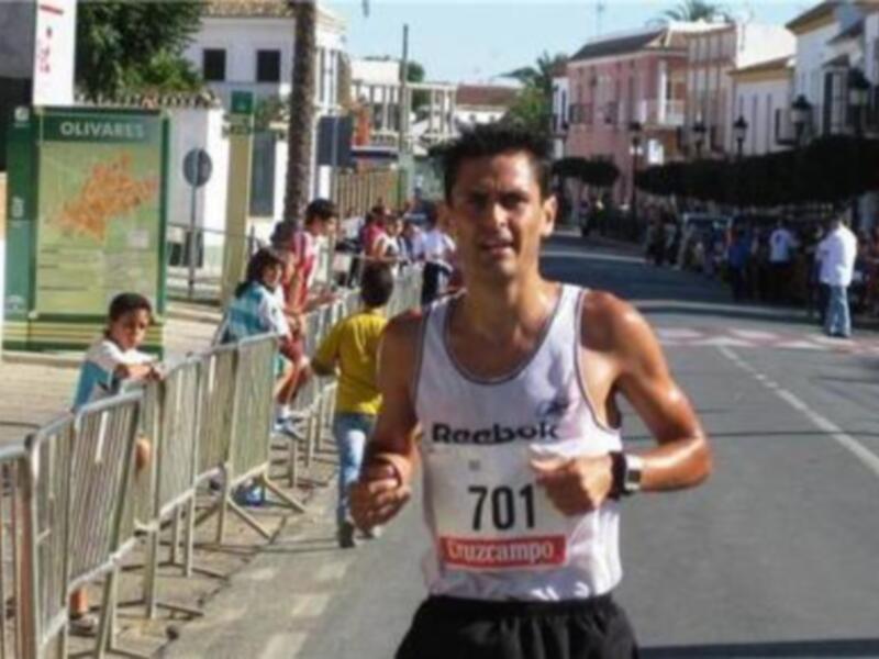 El campeón europeo Penti se alza con la XII Carrera Popular de Olivares, que congregó a más de 700 atletas