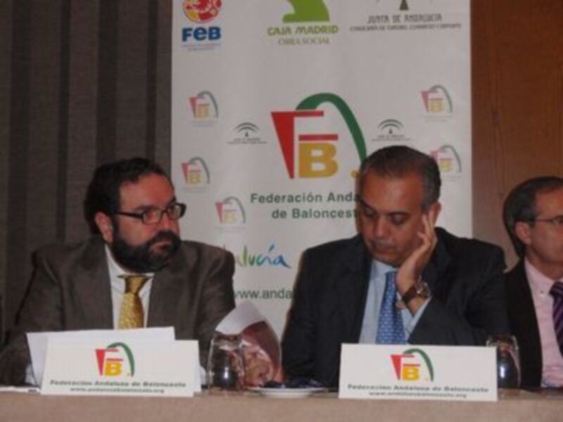 SÁEZ Y ROJANO PRESENTAN EL CLUB DEL ENTRENADOR Y DEL ÁRBITRO ANDALUZ