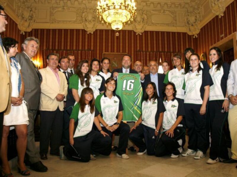 Recepción municipal al Club Náutico Sevilla, flamante equipo de la Liga Femenina 2 de baloncesto