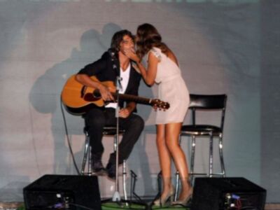 Jessica Bueno, pareja de Feliciano López reaparece tras su polémico romance, en la presentación del nuevo videoclip de Hugo Salazar.