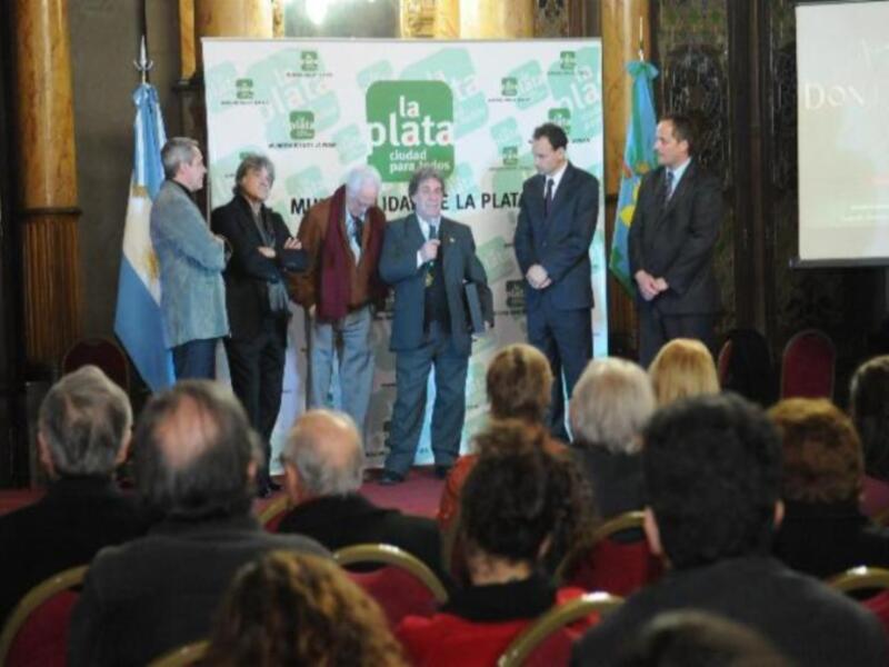 La Municipalidad de La Plata distinguió al actor y director de origen gaditano, Carlos Moreno como Ciudadano Destacado