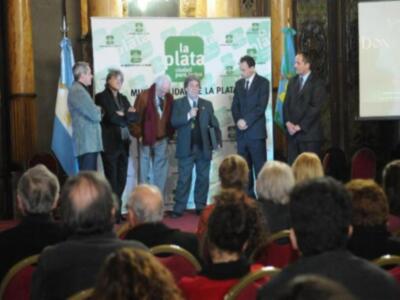 La Municipalidad de La Plata distinguió al actor y director de origen gaditano, Carlos Moreno como Ciudadano Destacado