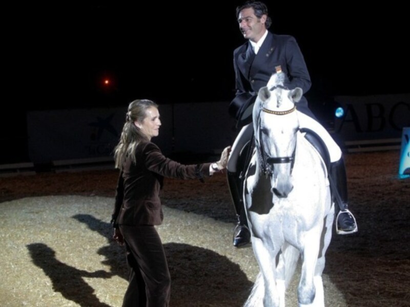 La Infanta Elena inaugura la XX edición  del salón internacional del caballo