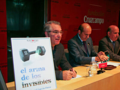 El presidente del Sevilla presentó la novela de José Manuel García, El arma de los invisibles