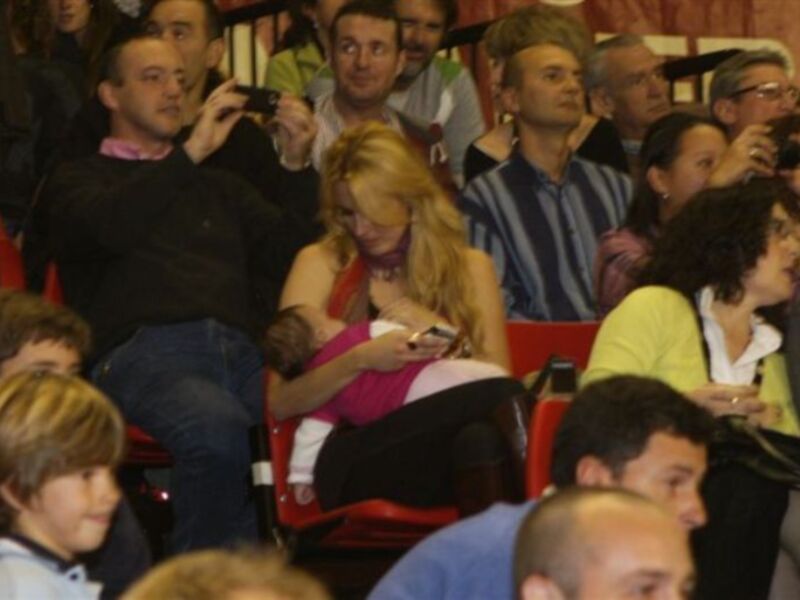 Carolina Cerezuela y su hija acompañaron a Carlos Moyá en su despedida en España del tenis