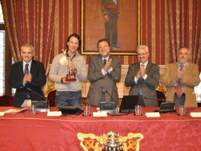 Moyá recibe el Giraldillo de plata en un acto solemne y entrañable