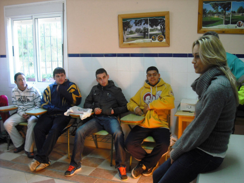 La concejala de Educación visita el PCPI de vivero, jardines y parques 
