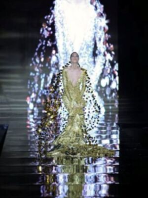 Viki Berrocal, con once kilos menos,  presenta su nueva colección en Sevilla con Virginia Troconis, Marta Sánchez, Boris, Ana García Siñeriz y Nuria March