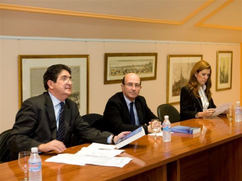 Presentación en Sevilla de El milagro de las abejas de Pedro J. Yúfera: Parece que el cuadro de Valdés Leal nació para este libro