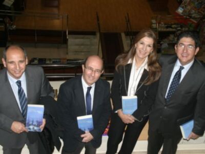 Presentación en Sevilla de El milagro de las abejas de Pedro J. Yúfera: Parece que el cuadro de Valdés Leal nació para este libro 