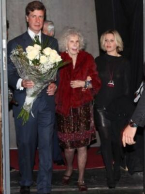 Los Alba apoyan a Cecilia Gómez la ex de Fran Rivera en Sevilla