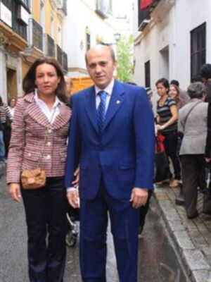 José María del Nido y Laura Marcos disfrutaron de la semana santa sevillana junto a sus hijos menores  