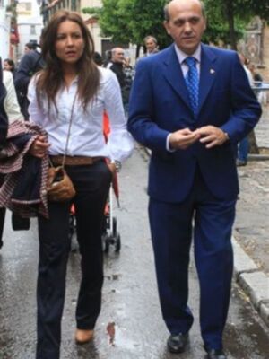 José María del Nido y Laura Marcos disfrutaron de la semana santa sevillana junto a sus hijos menores  