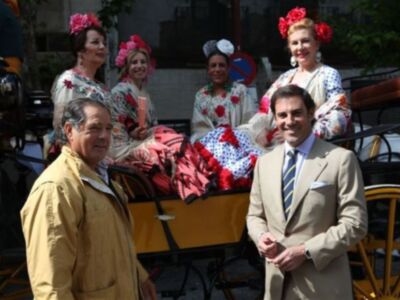 La Duquesa de Alba, con mantilla, madrina de la exhibición de enganches  