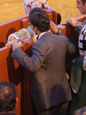 El abrazo de Fran Rivera y Cayetano en la maestranza