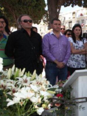 Amador Mohedano llevo flores para Rocío Jurado en el V aniversario de su fallecimiento