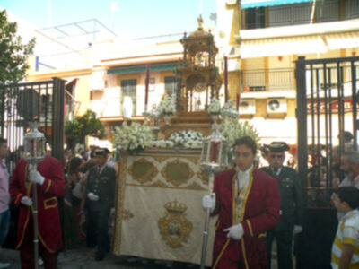 Solemne Procesión Eucarística, por las calles de la barriada Sevillana del Cerro del Águila&#8207;