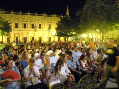 Eucaristía presidida, por el arzobispo y el obispo auxiliar de Sevilla en la Plaza del Triunfo de la capital Hispalense