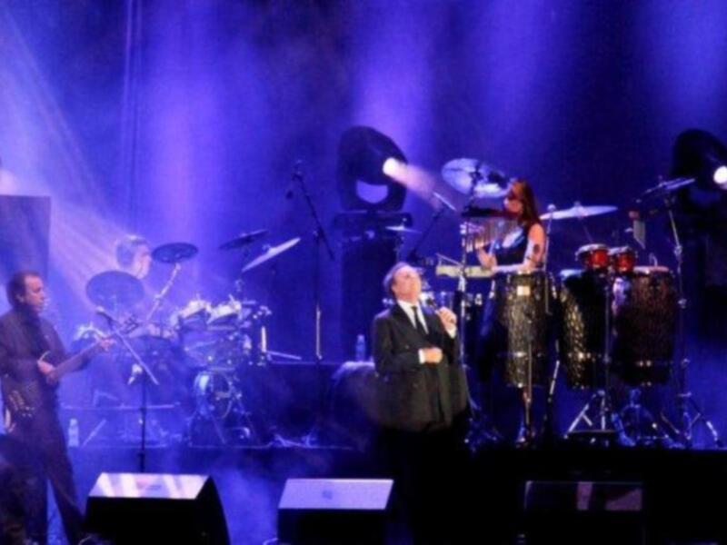 Julio Benítez el cordobés asistió a ver el concierto de su padrino julio iglesias en Lucena