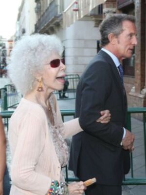 La Duquesa Alba confirma en un comunicado que se casara en Sevilla a primeros de octubre  