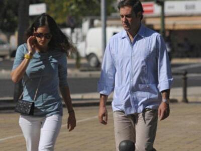 Litri, Carolina Herrera, Curro Romero, Carmen Tello acompañan a Julio Aparicio en el entierro de su madre la bailaora Maleni Loreto en Sevilla