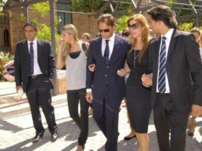 Litri, Carolina Herrera, Curro Romero, Carmen Tello acompañan a Julio Aparicio en el entierro de su madre la bailaora Maleni Loreto en Sevilla