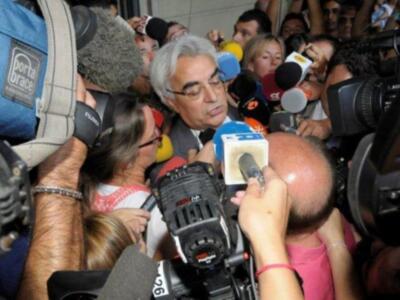 Ortega Cano reaparecio para declarar ante el juez  sereno, vestido de chaqueta y corbata , convaleciente y en silla de ruedas junto a su hijo Jose Fernando  