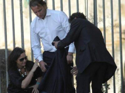 Litri, Carolina Herrera, Curro Romero, Carmen Tello acompañan a Julio Aparicio en el entierro de su madre la bailaora Maleni Loreto en Sevilla