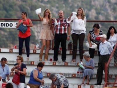 Carmen Bazán ejerce de abuela orgullosa con los hijos de Jesulín y María José campanario  