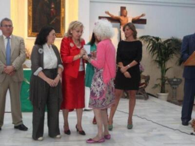 La Duquesa de Alba adelanta su llegada a Sevilla para recoger la medalla de bronce a nuevo futuro