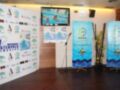 Presentación del evento 'W2 Hermanas Waterpolo EMASESA', patrocinada por EMASESA, con logos de patrocinadores y pantalla en el fondo.