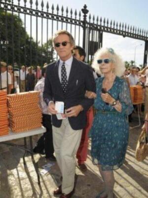 La Duquesa de Alba por primera vez en Sevilla con Alfonso Diez tras dar la noticia de su boda