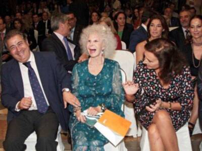 La duquesa de Alba asiste a su primera acto público tras su boda acompañada de Carmen Tello