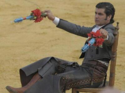 Espartaco, Ponce ,Morante y Cayetano, toreros solidarios y padrazos 