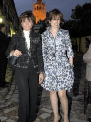 La duquesa de Alba sufre una caída en su palacio y tiene que  guardar reposo por una fisura en la pelvis y suspende la luna de miel a Tailandia