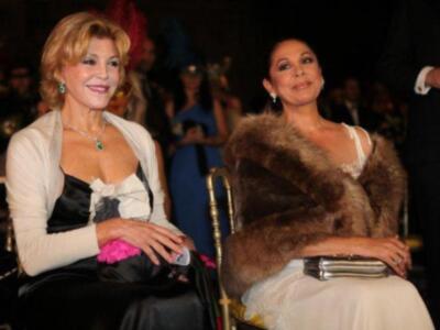 Fiesta de gala y mascaras en los Reales Alcázares de Sevilla  