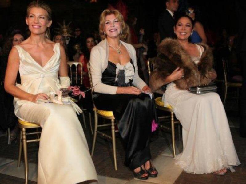 Fiesta de gala y mascaras en los Reales Alcázares de Sevilla  
