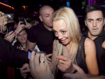 Belén Esteban recibe un homenaje en Córdoba por sus diez años en televisión, muy arropada por sus fans