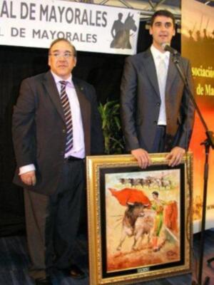 Jesulín de Ubrique, improvisado y risueño fotógrafo, homenajeado en Coria (Cáceres) por los mayorales y trabajadores del campo bravo