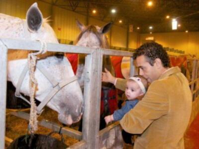 Víctor Puerto y su mujer Noelia, ejercen de papas