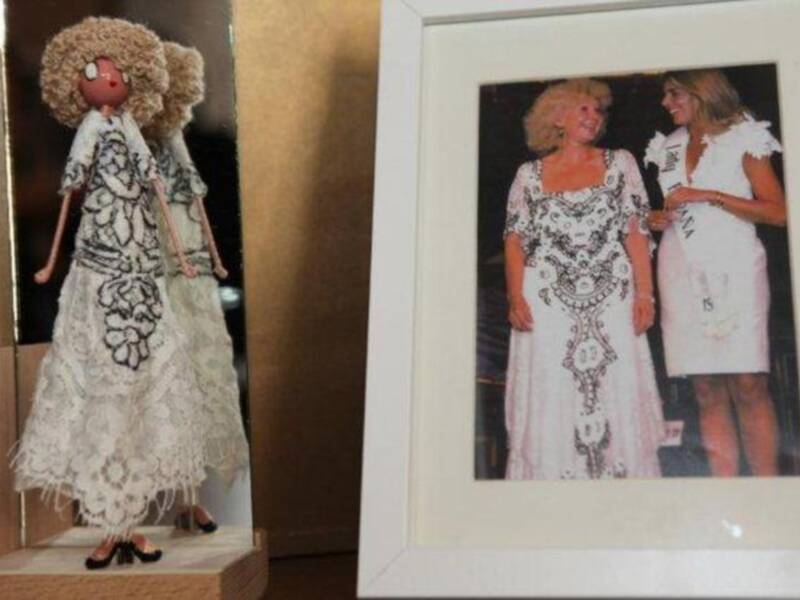 La duquesa de alba inaugura una exposición sobre moda con los trajes que ha lucido a lo largo de su vida
