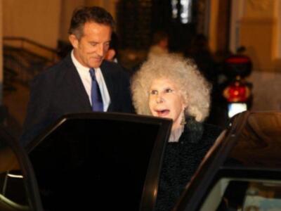 Los Duques de alba en el teatro para ver a Ana Belén