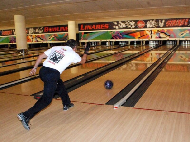 Buen ambiente deportivo en los Campeonatos de Andalucía de bowling celebrados en Linares.